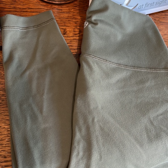 Lululemon - Picture 2 of 6